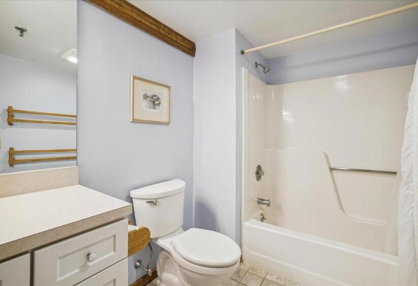 Highridge B16a Hotel Room Only, Delightful Hotel Room, Sleeps 2