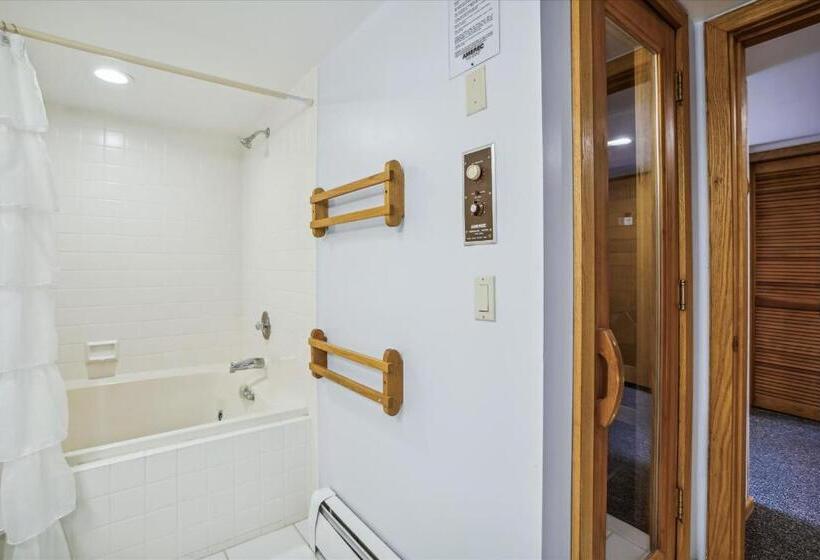 Highridge B16a Hotel Room Only, Delightful Hotel Room, Sleeps 2