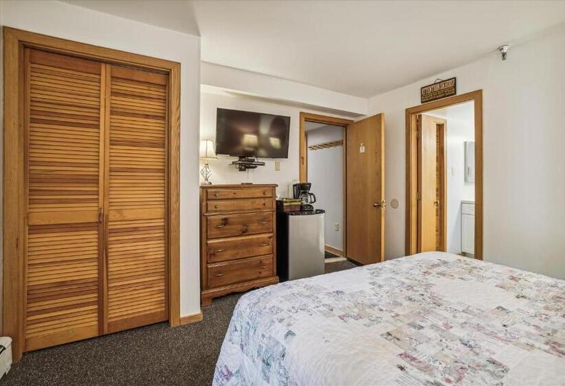 Highridge B16a Hotel Room Only, Delightful Hotel Room, Sleeps 2