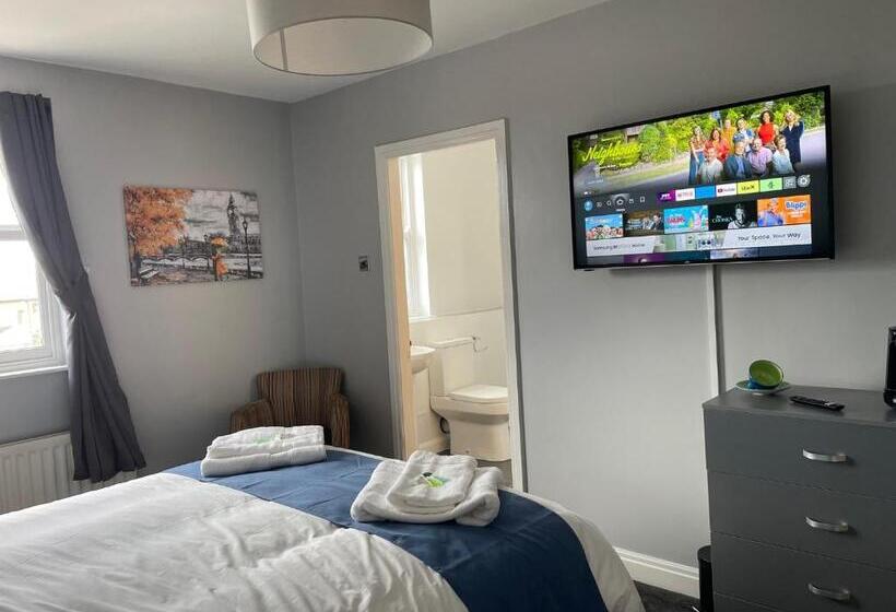 فندق Feildens Arms &