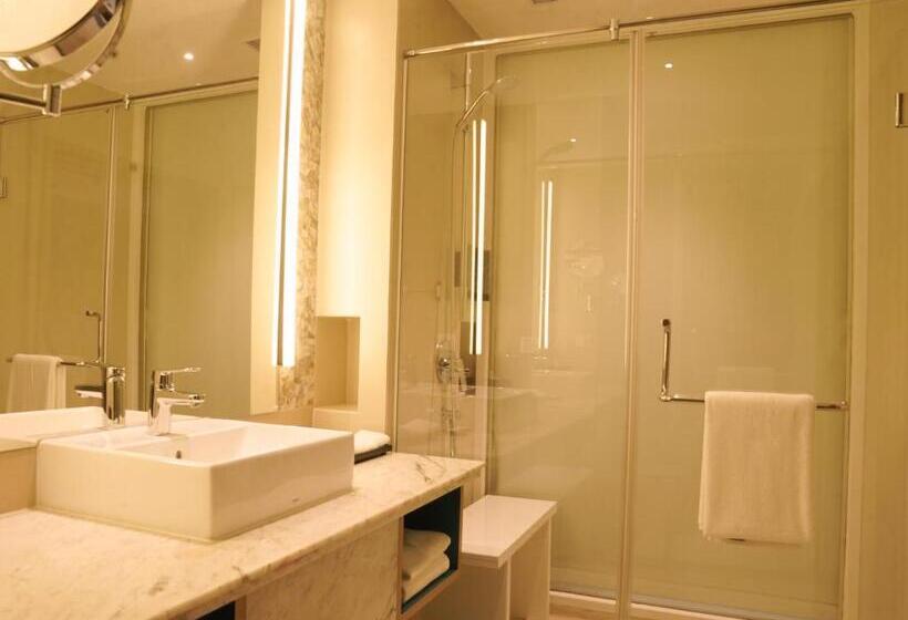 호텔 Gokulam Grand Trivandrum