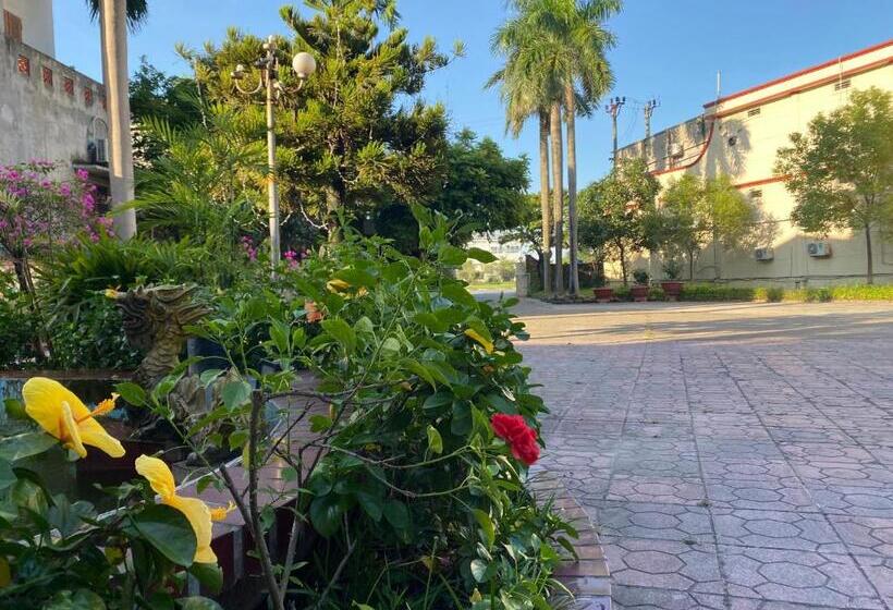 هتل Khách Sạn Phương đông