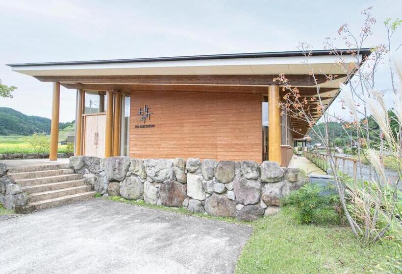 בית מלון כפרי Kur Park Nagayu