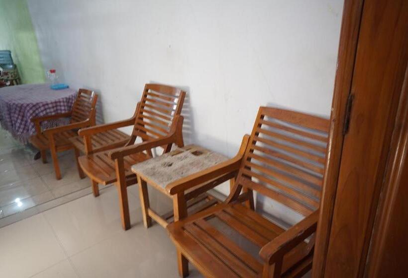 בית מלון כפרי Oyo 93069 Penginapan Sumber Rizki