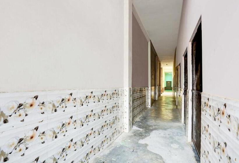 ホテル Oyo Flagship Krishna