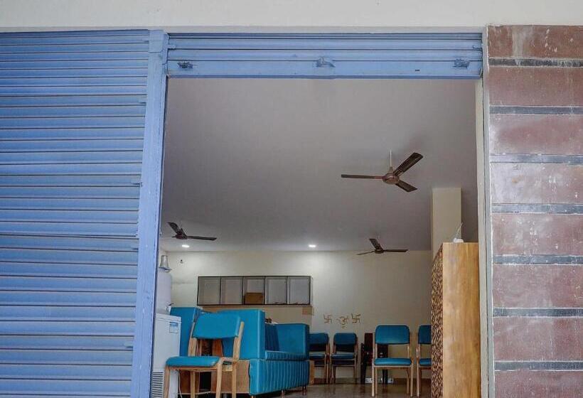 Отель Oyo Flagship Maruthi Residency