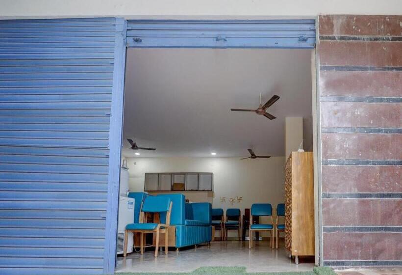 Отель Oyo Flagship Maruthi Residency