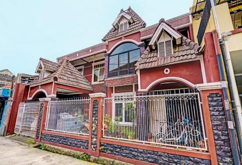 호텔 Oyo Life 92546 Kost Merah Bojongsoang Syariah