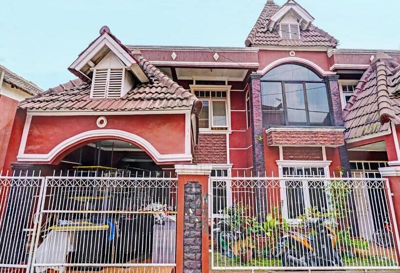 호텔 Oyo Life 92546 Kost Merah Bojongsoang Syariah