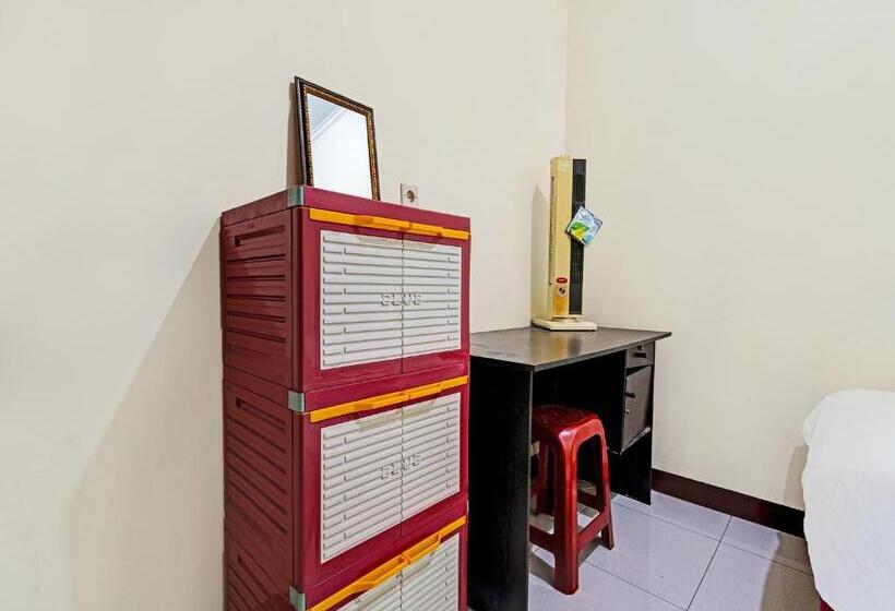 호텔 Oyo Life 92546 Kost Merah Bojongsoang Syariah
