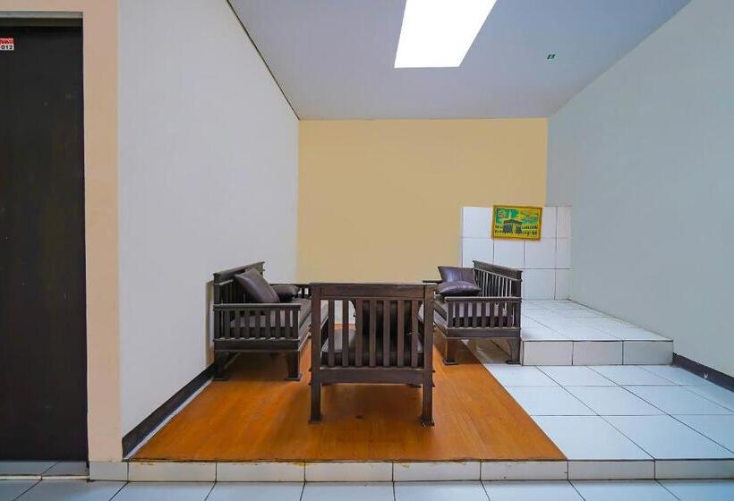هتل Oyo Life 92641 Guest House Palinggihan Ii
