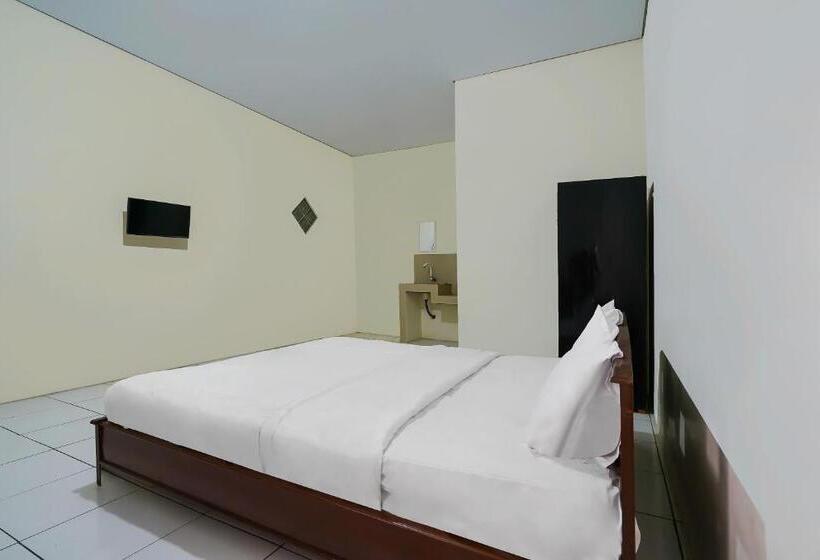 هتل Oyo Life 92641 Guest House Palinggihan Ii