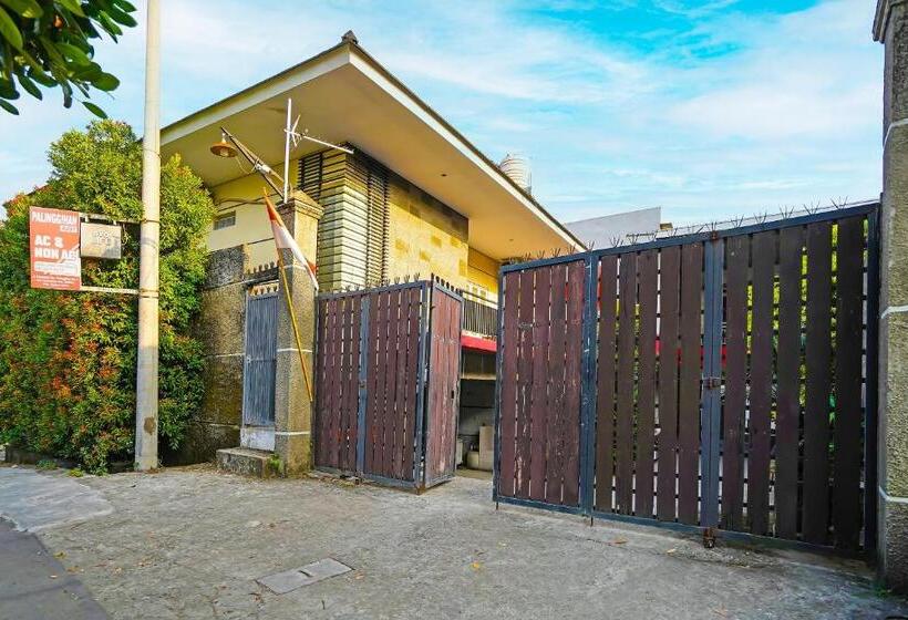 هتل Oyo Life 92641 Guest House Palinggihan Ii