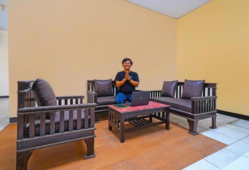 هتل Oyo Life 92641 Guest House Palinggihan Ii