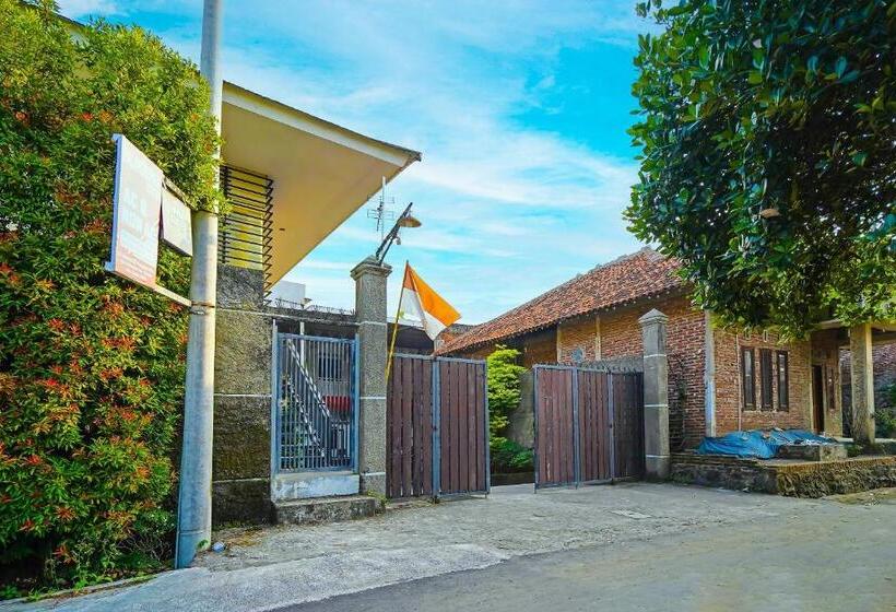 هتل Oyo Life 92641 Guest House Palinggihan Ii