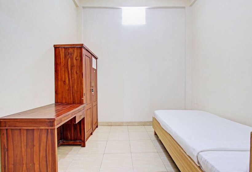 ホテル Oyo Life 92663 Karmel 6