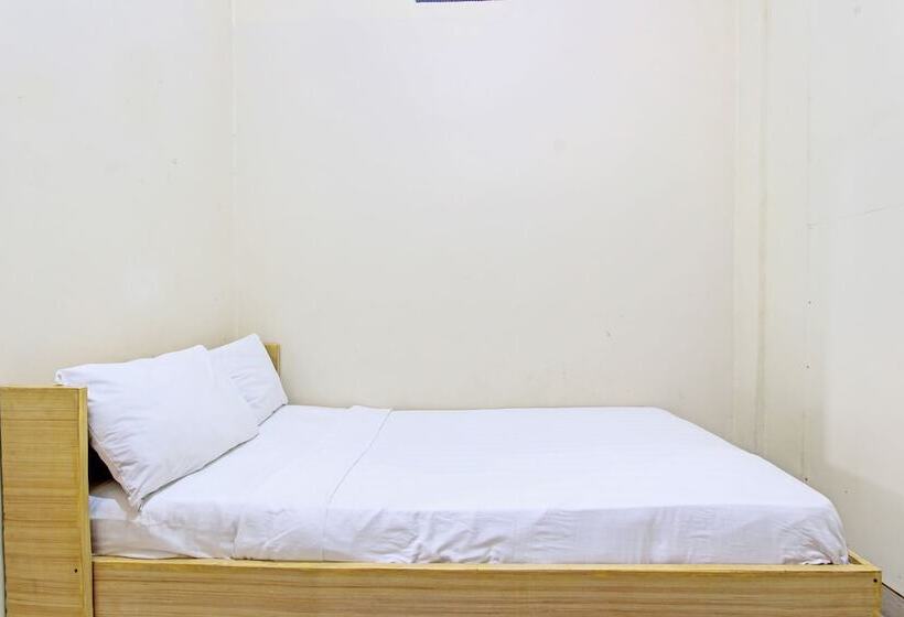 ホテル Oyo Life 92663 Karmel 6