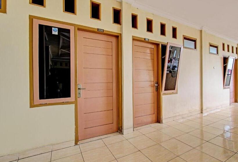 ホテル Oyo Life 92663 Karmel 6