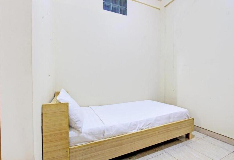 ホテル Oyo Life 92663 Karmel 6