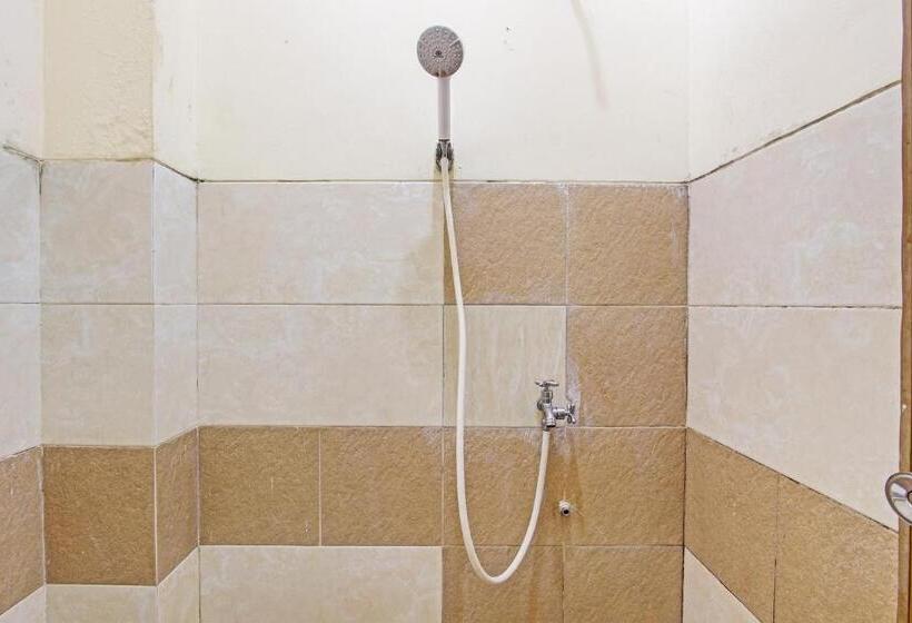 ホテル Oyo Life 92663 Karmel 6