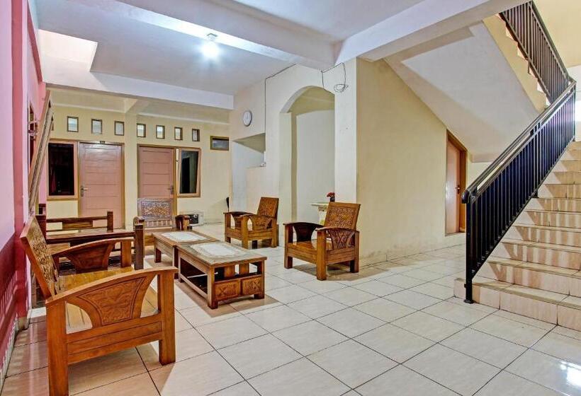 ホテル Oyo Life 92663 Karmel 6