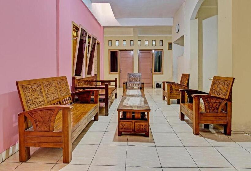 ホテル Oyo Life 92663 Karmel 6