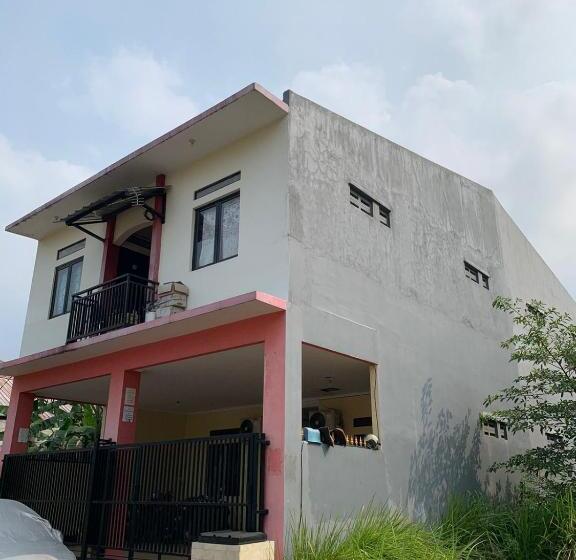 Отель Oyo Life 92779 Kost Arjuna