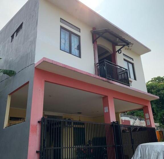 Отель Oyo Life 92779 Kost Arjuna