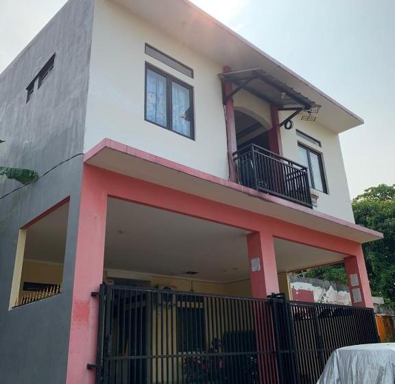 Отель Oyo Life 92779 Kost Arjuna