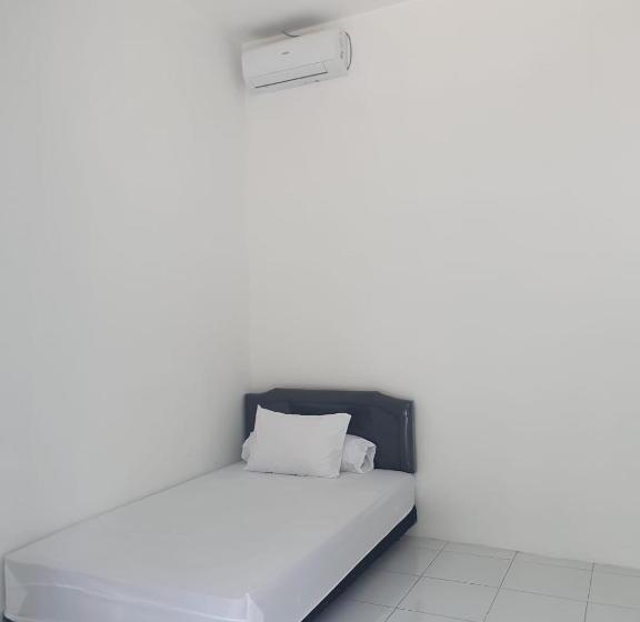 호텔 Oyo Life 92780 Kost Bara