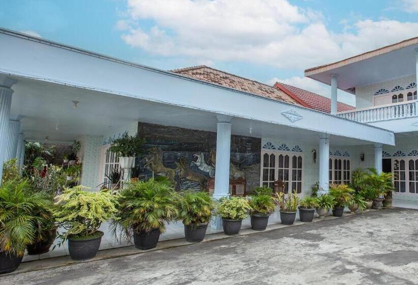 ホテル Oyo Life 92803 Penginapan Purnama