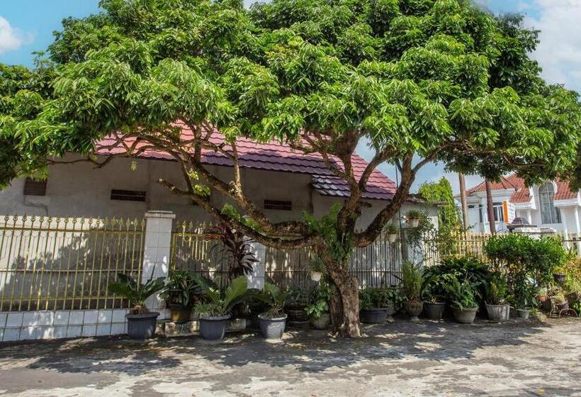 ホテル Oyo Life 92803 Penginapan Purnama