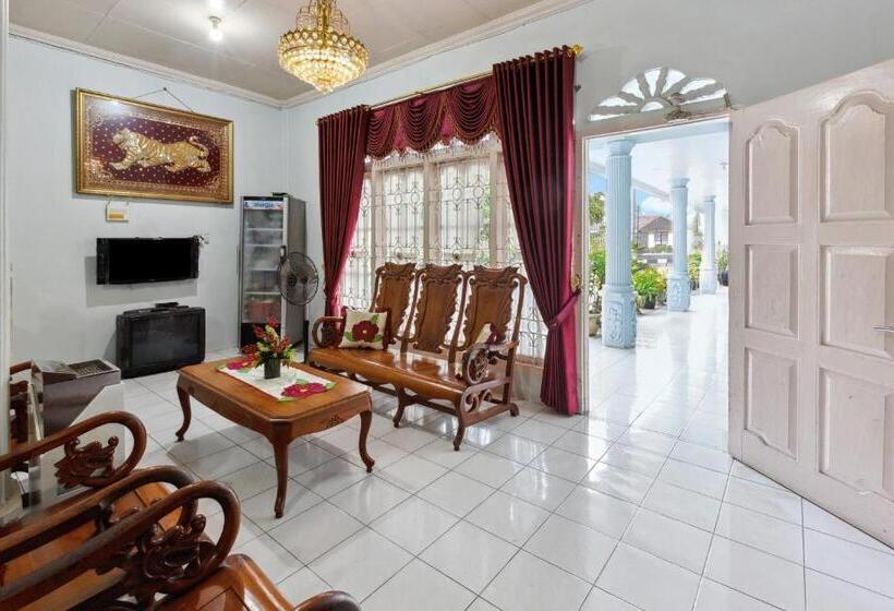 ホテル Oyo Life 92803 Penginapan Purnama