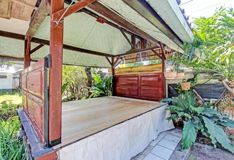 酒店 Oyo Life 92853 Kost 999