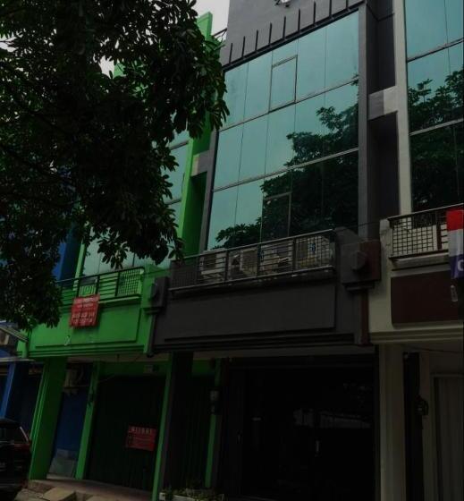 فندق Oyo Life 92878 Kost Padma Syariah