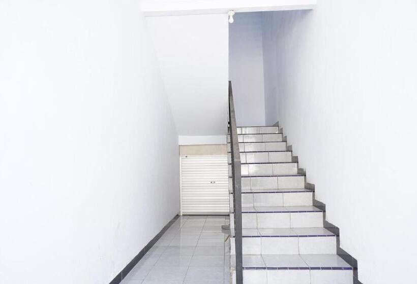 בית מלון כפרי Oyo Life 92886 Rumah Nyaman Radhika 2 Syariah