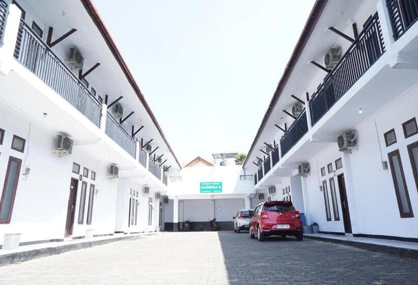 בית מלון כפרי Oyo Life 92886 Rumah Nyaman Radhika 2 Syariah