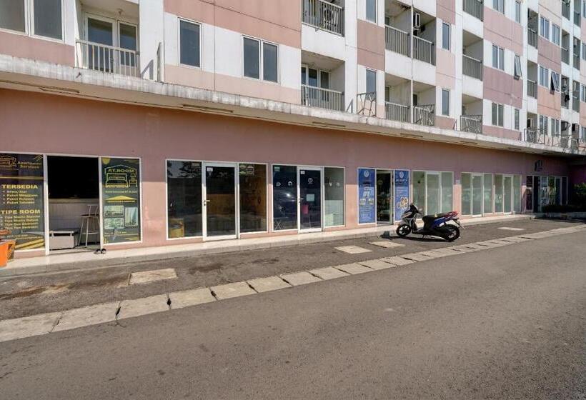 Отель Oyo Life 92889 Apartement Grand Sentraland Karawang By A.t Room