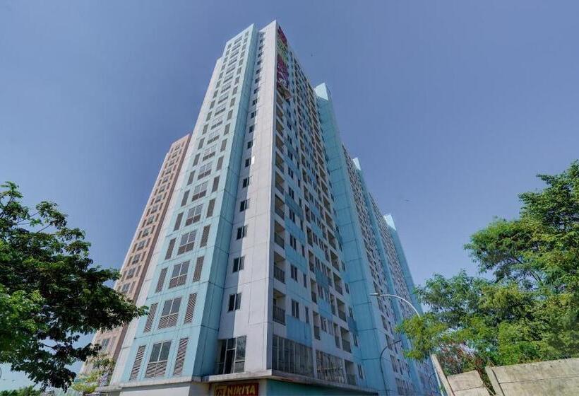Отель Oyo Life 92889 Apartement Grand Sentraland Karawang By A.t Room