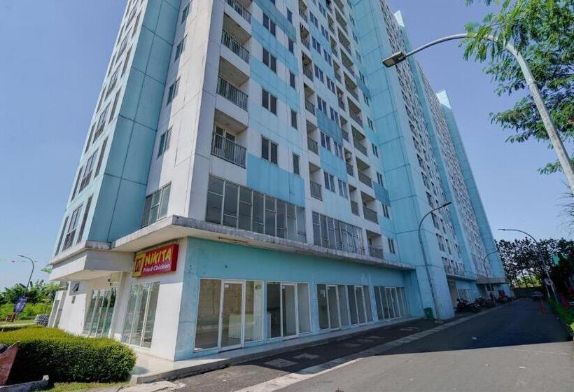 Отель Oyo Life 92889 Apartement Grand Sentraland Karawang By A.t Room