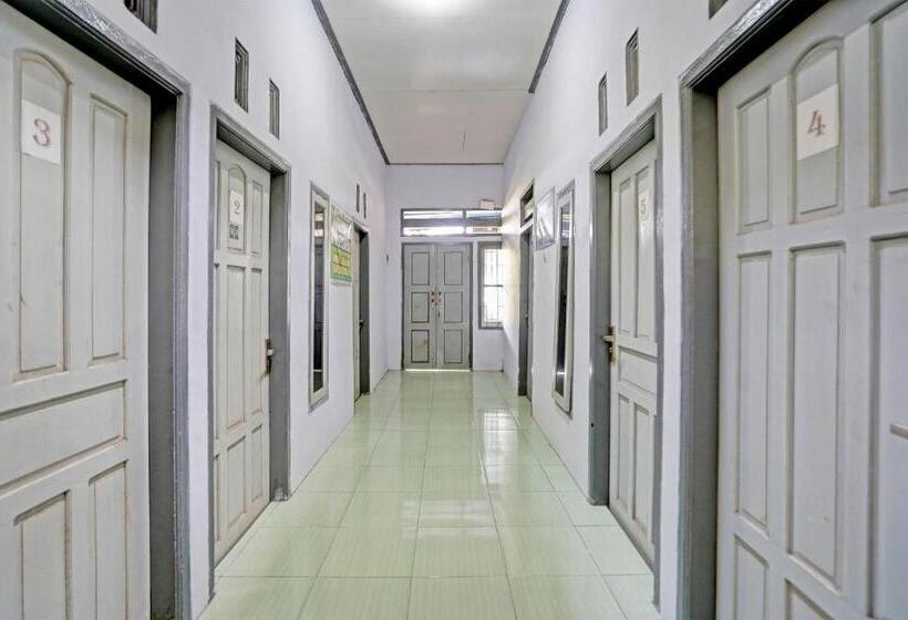 酒店 Oyo Life 92937 Kost Putri Sarkara Syariah