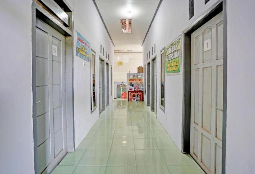 酒店 Oyo Life 92937 Kost Putri Sarkara Syariah