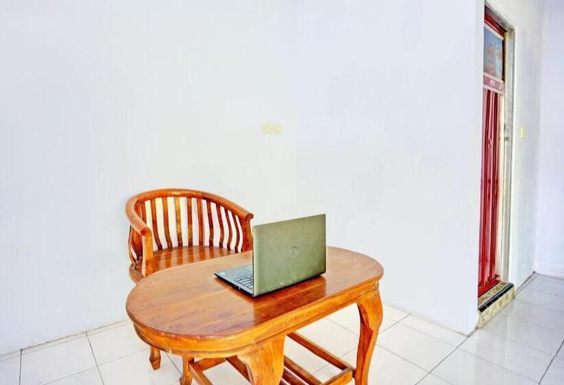 酒店 Oyo Life 92937 Kost Putri Sarkara Syariah