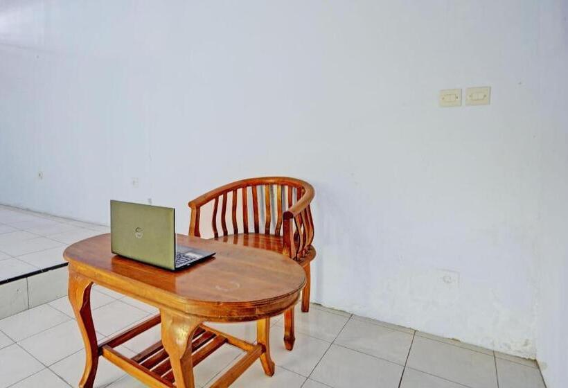 酒店 Oyo Life 92937 Kost Putri Sarkara Syariah