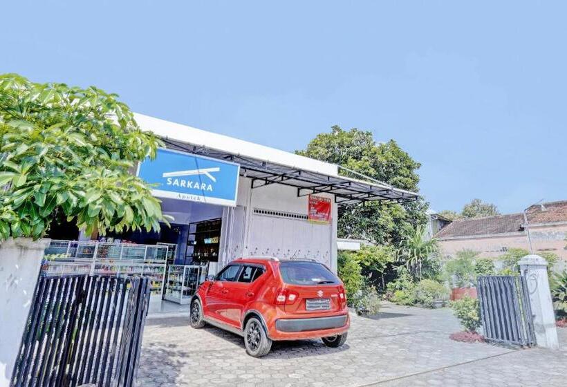 酒店 Oyo Life 92937 Kost Putri Sarkara Syariah