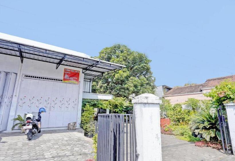 酒店 Oyo Life 92937 Kost Putri Sarkara Syariah