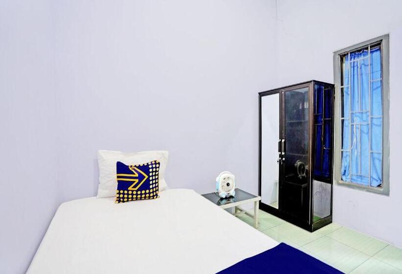 酒店 Oyo Life 92937 Kost Putri Sarkara Syariah