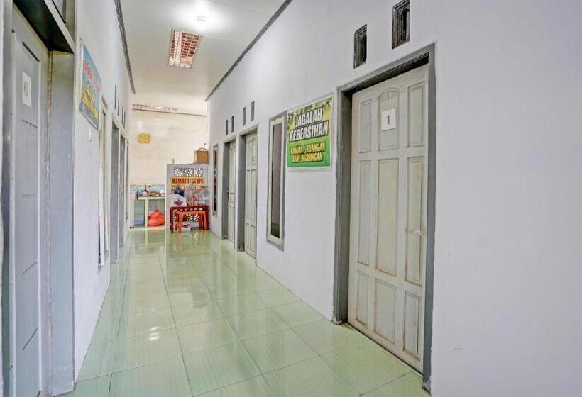 酒店 Oyo Life 92937 Kost Putri Sarkara Syariah