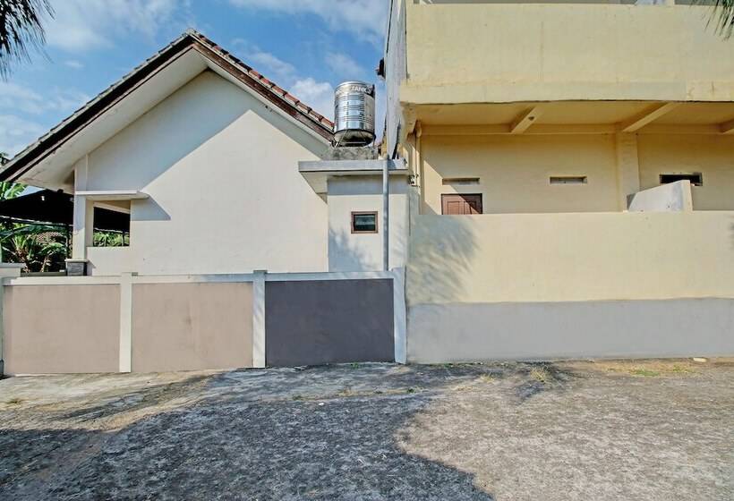 فندق Oyo Life 92954 Shanti Kost