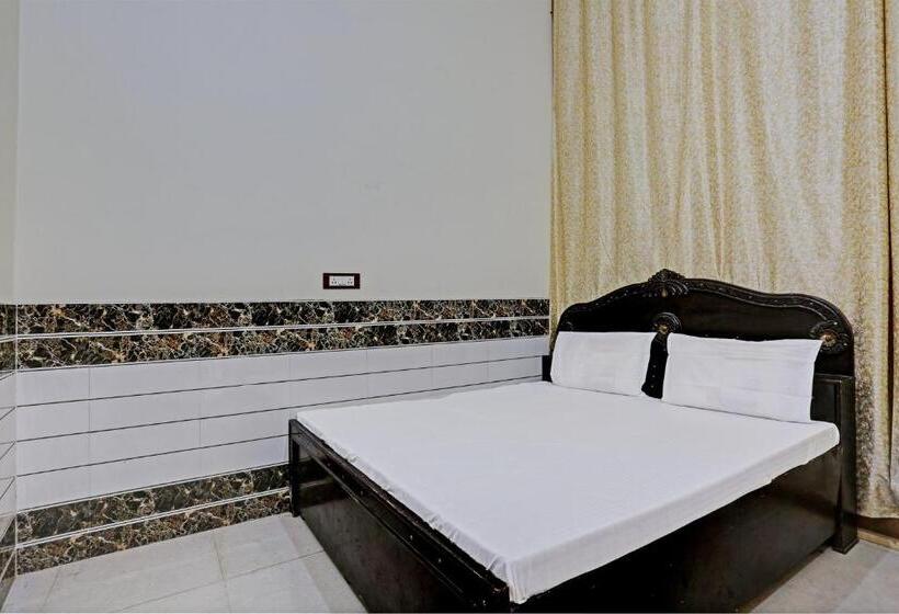 Отель Oyo Royal Guest House